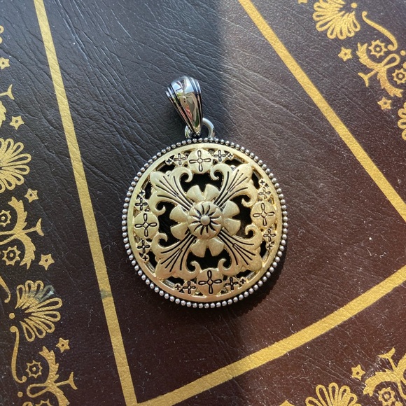 LIA SOPHIA Jaquard Pendant 🟡🟤 - Picture 1 of 14